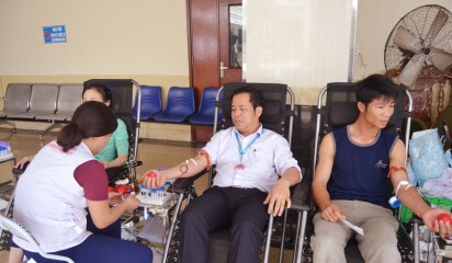Nhân viên y tế BVĐK Hùng Vương tham gia Ngày hội hiến máu tình nguyện năm 2018