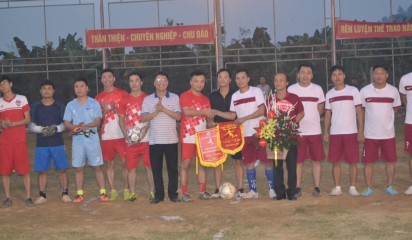 Giao hữu bóng đá: bệnh viện đa khoa Hùng Vương - Bệnh viện đa khoa tỉnh Tuyên Quang.