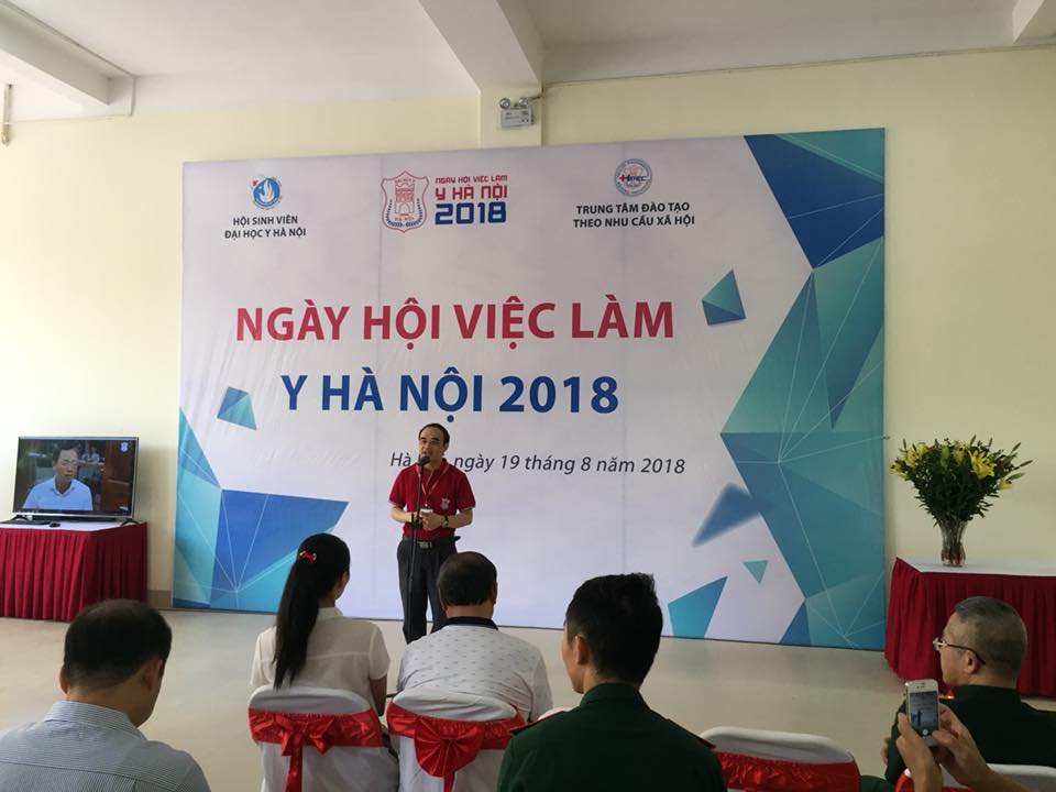 Ngày hội việc làm đại học Y Hà Nội năm 2018.