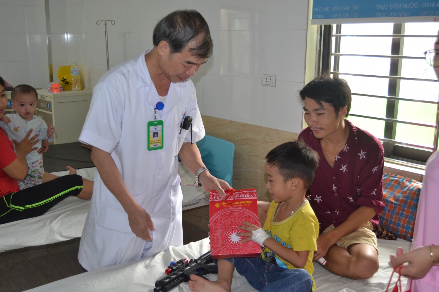 Trung thu ấm áp cho các bệnh nhi tại Bệnh viện đa khoa Hùng Vương.