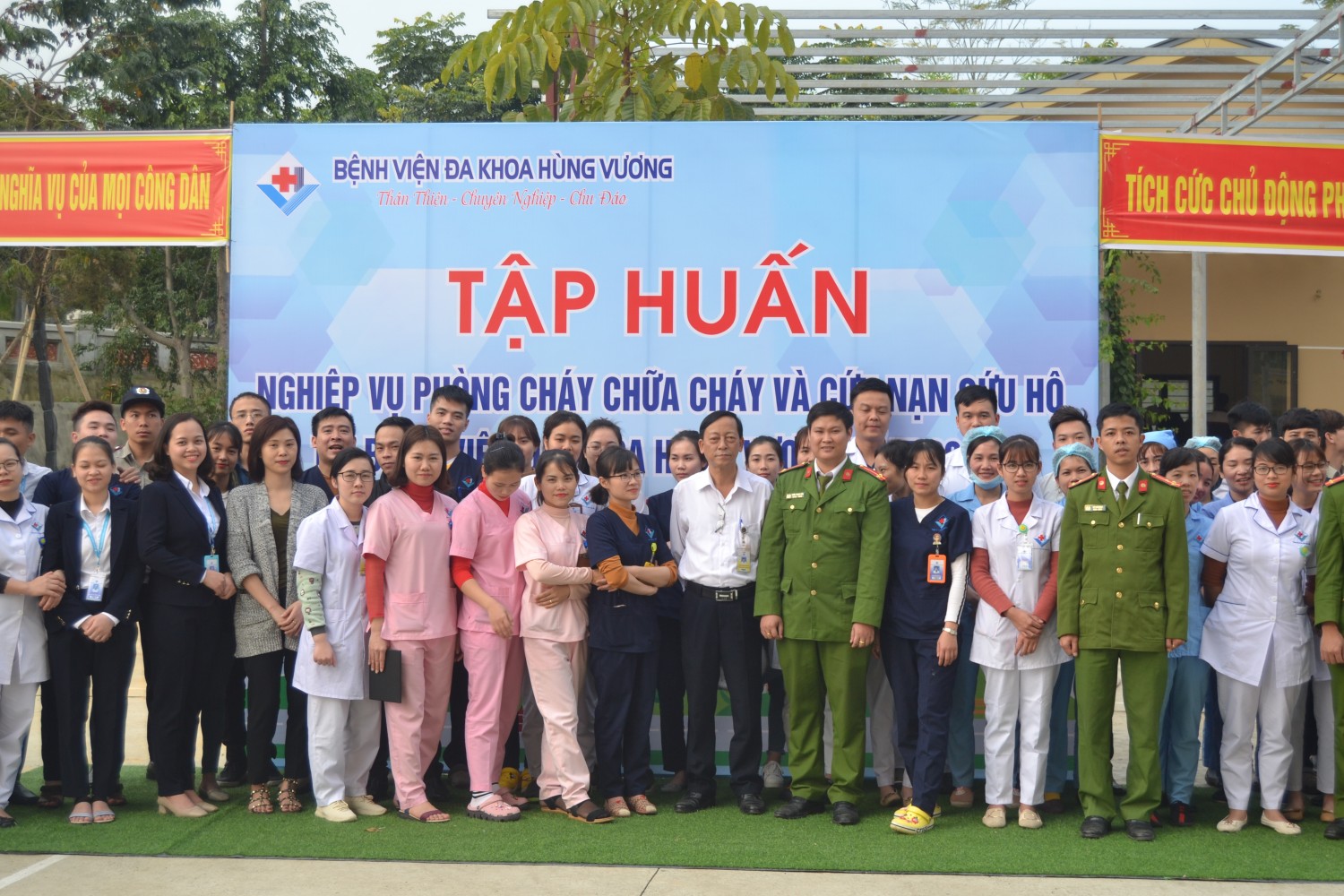 Tập huấn phòng cháy chữa cháy, cứu hộ cứu nạn tại Bệnh viện đa khoa Hùng Vương.
