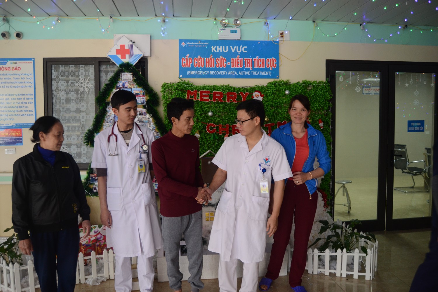 Bệnh nhân đặc biệt của Bệnh viện đa khoa Hùng Vương đã được ra viện.