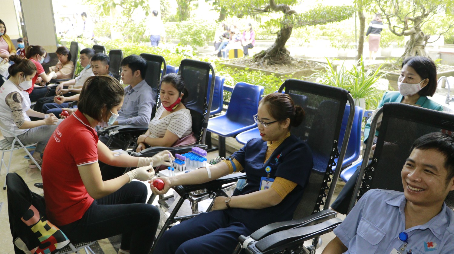 Ngày hội hiến máu "Giọt hồng đất bưởi" tại Bệnh viện đa khoa Hùng Vương