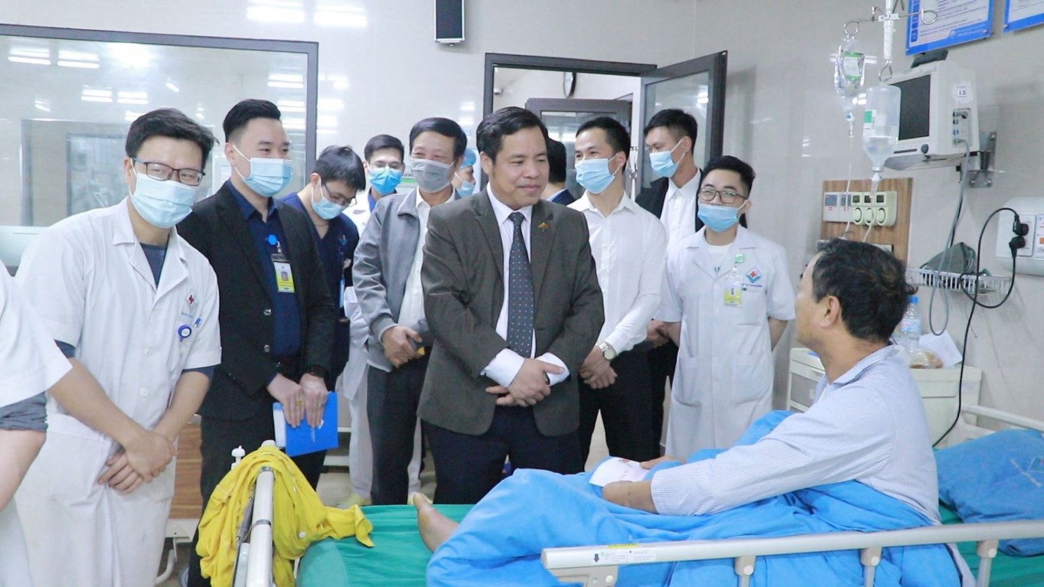 Kỷ niệm ngày Thầy thuốc Việt Nam 27/2: Luật sư có trái tim 'bác sĩ'
