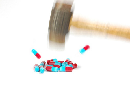 Bác sĩ đang vô tình đẩy người bệnh vào “thảm họa” kháng thuốc