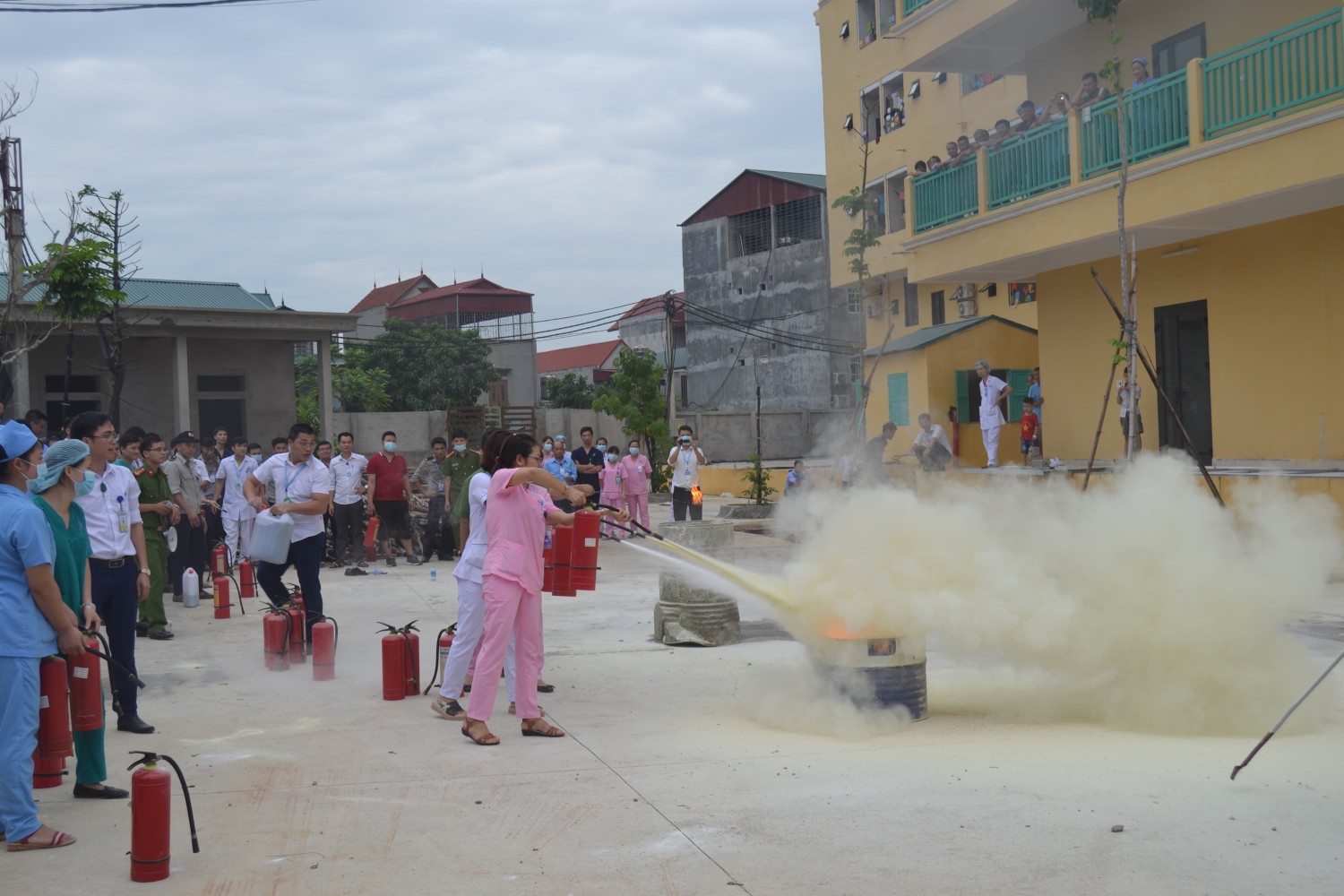Tập huấn và diễn tập phòng cháy, chữa cháy tại Bệnh viện đa khoa Hùng Vương