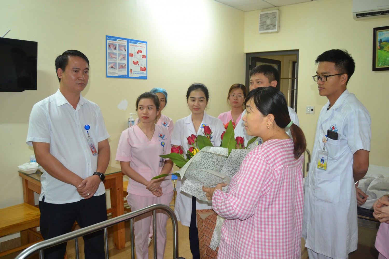 Cấp cứu cho sản phụ đờ tử cung do sinh con thứ 3 - Đài PTTH Phú Thọ