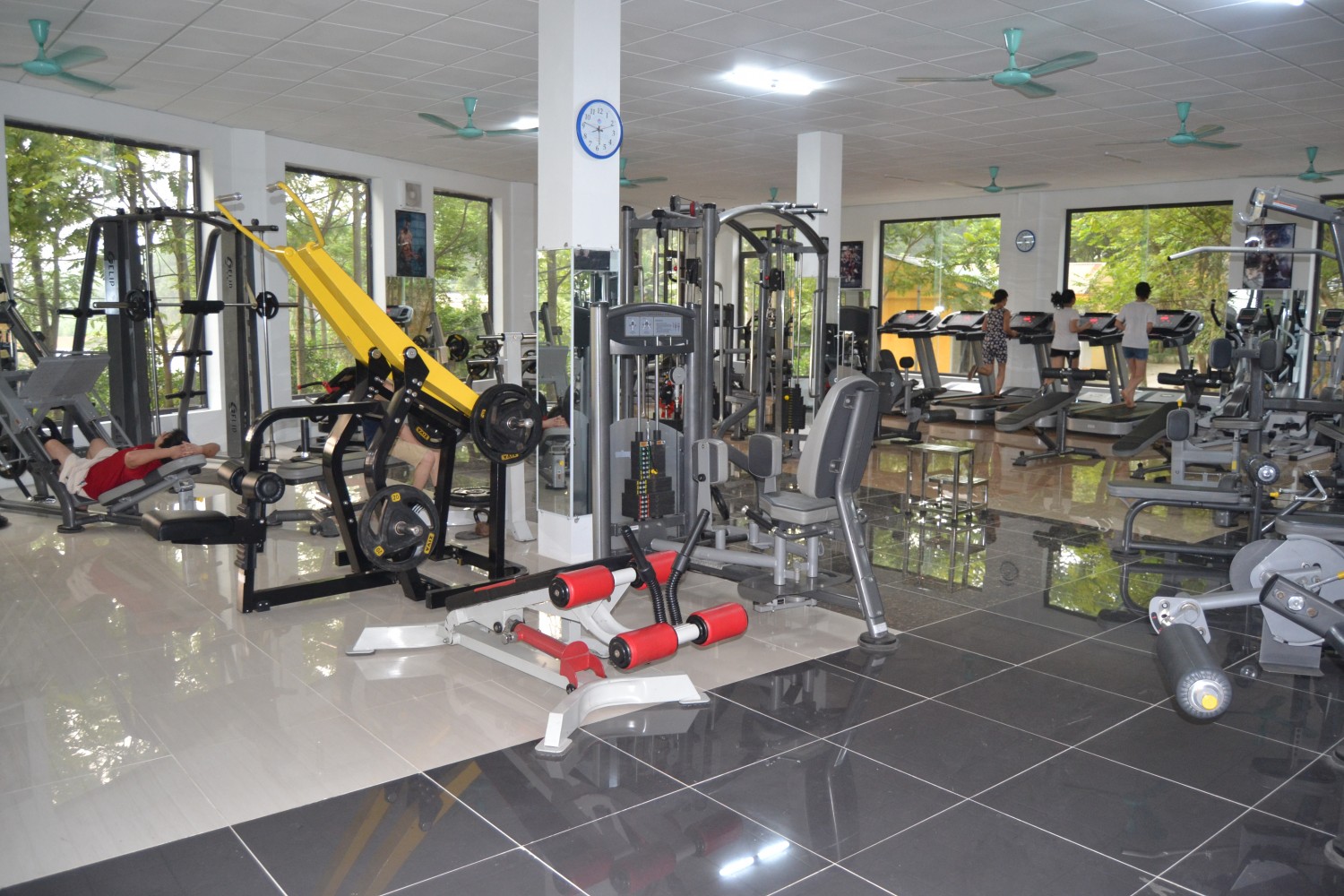 Phong trào tập Gym nâng cao sức khỏe tại bệnh viện đa khoa Hùng Vương